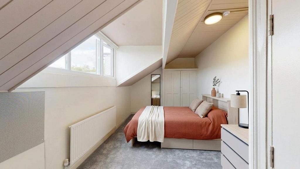 House in Leeds, West Yorkshire - View 5