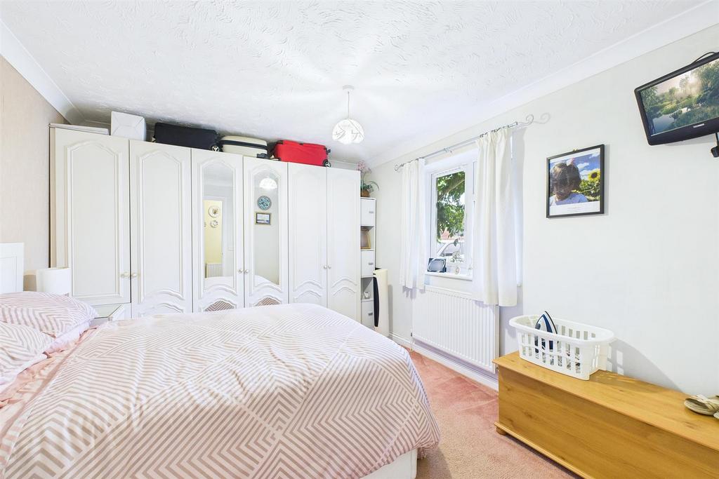 Bedroom 1.jpg