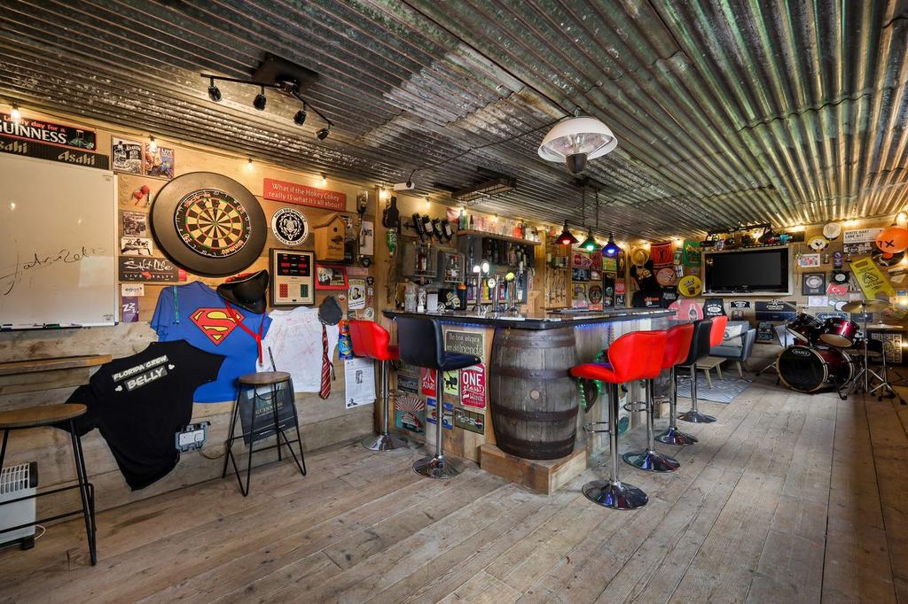 Bar/Outbuilding