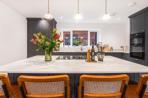 Saundersfoot Way, Oakwood, Derby, Derbyshire, DE21 2RH