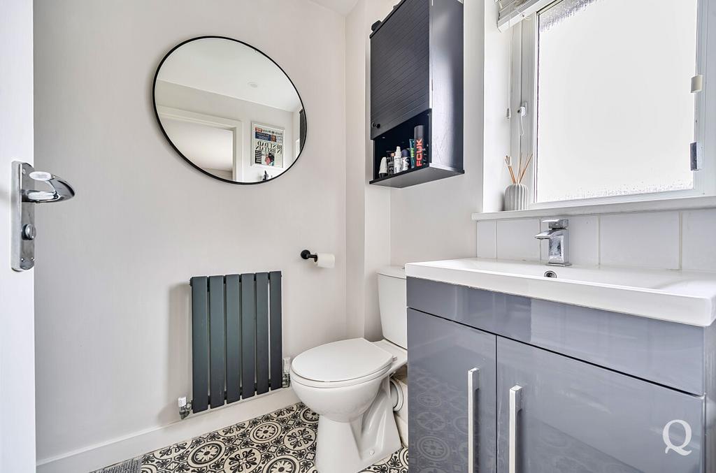 6b34f989-e4d4-453...