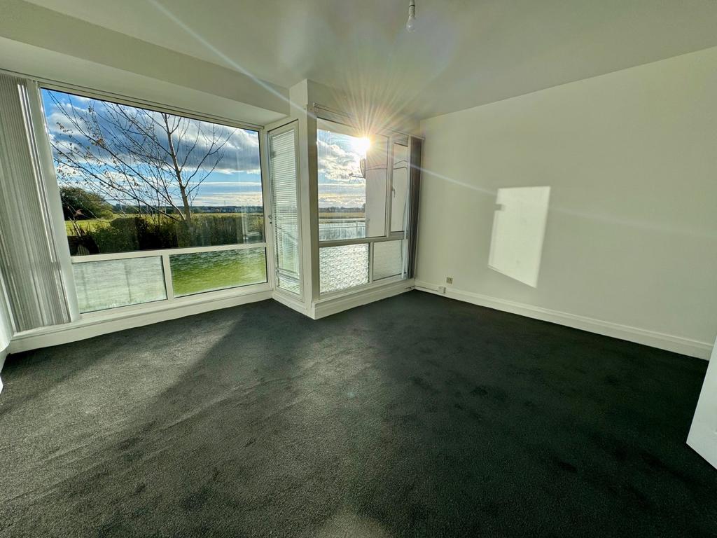 Ridge Court, Newcastle upon Tyne NE13 2 bed apartment for sale - £90,000