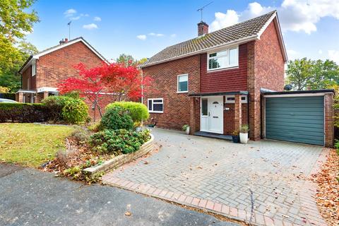 8 Gorselands Close, Ash Vale, Aldershot, GU12 5EF