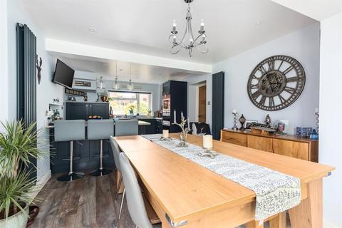 8 Gorselands Close, Ash Vale, Aldershot, GU12 5EF