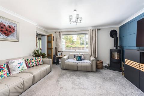 8 Gorselands Close, Ash Vale, Aldershot, GU12 5EF