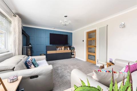 8 Gorselands Close, Ash Vale, Aldershot, GU12 5EF