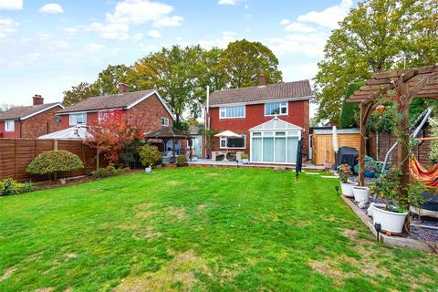 8 Gorselands Close, Ash Vale, Aldershot, GU12 5EF
