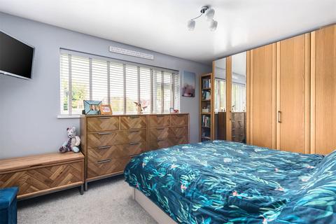 8 Gorselands Close, Ash Vale, Aldershot, GU12 5EF