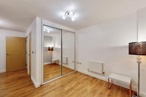 1 bedroom apartment for sale, Fairmont House, Albatross Way, London, SE16