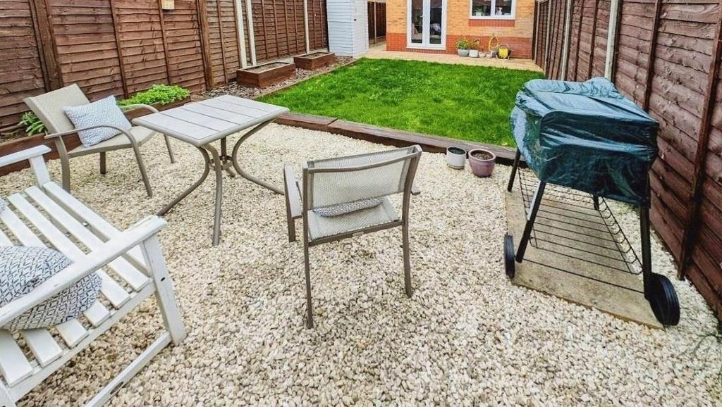 44 Coopers Drive reard garden d.jpg