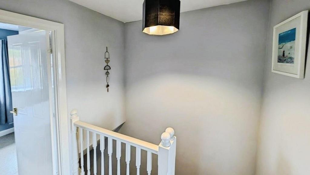 44 Coopers Drive landing a.jpg