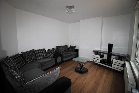 5 bedroom end of terrace house to rent, Benjamin Road, High Wycombe HP13