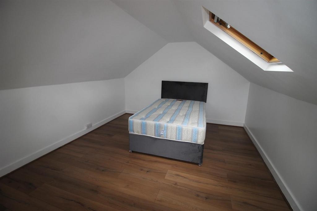 Bedroom 5.jpg