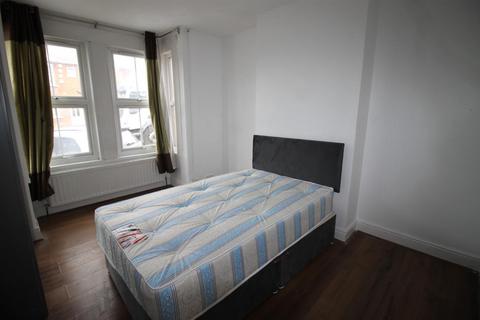 5 bedroom end of terrace house to rent, Benjamin Road, High Wycombe HP13