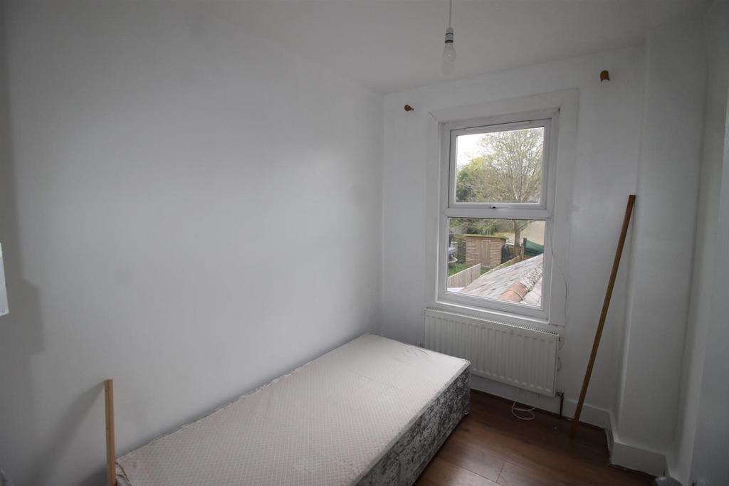 Bedroom 4.jpg