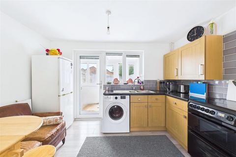 undefined, Modern home close to Clevedon riverbank walks