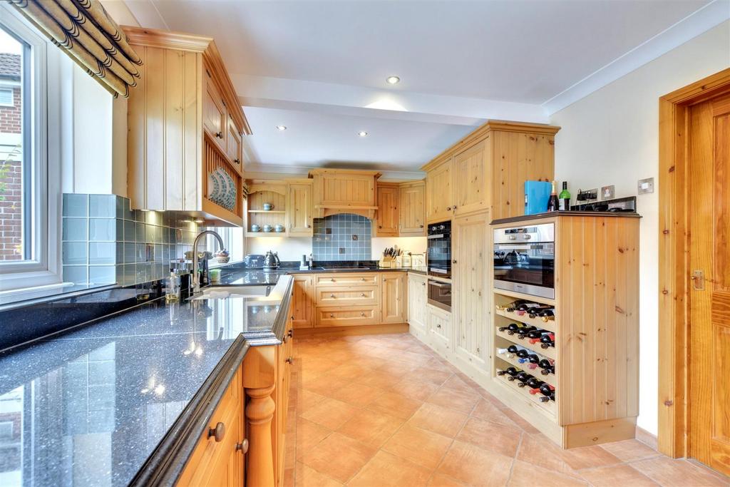Kitchen (3).jpeg