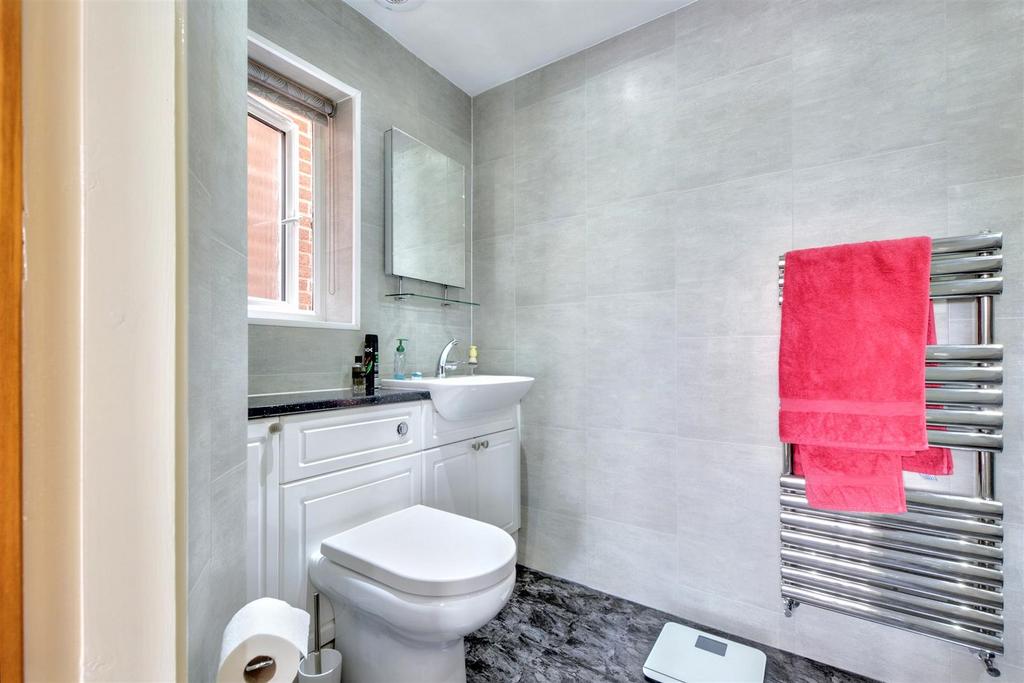Ensuite.jpeg
