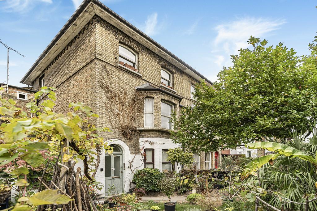 1 bed First Floor Period Conversion for sale in