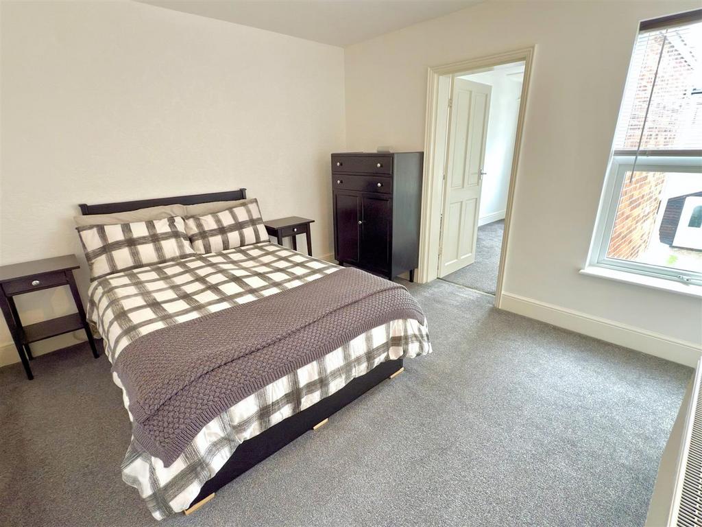 BED 2.jpg