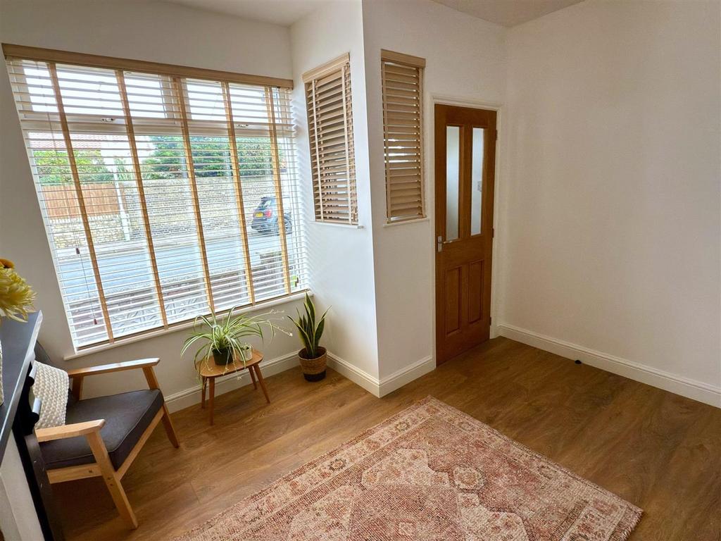 LIVING ROOM.jpg
