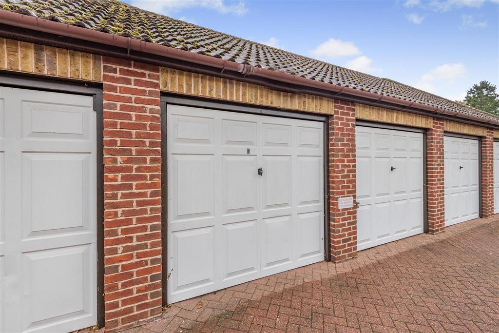 8667436-exterior09.jpg
