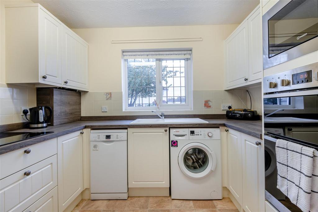 8667436-interior10.jpg