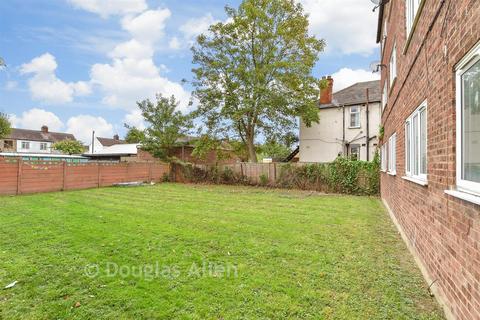2 bedroom ground floor flat for sale, Landseer Avenue, Manor Park, London