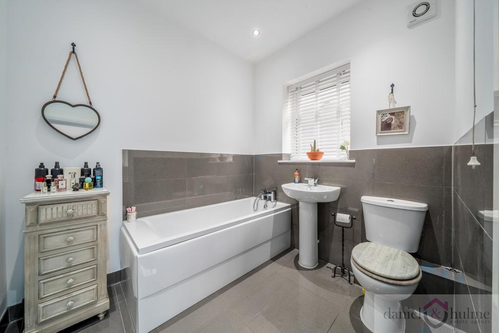 Bed 3 En-Suite