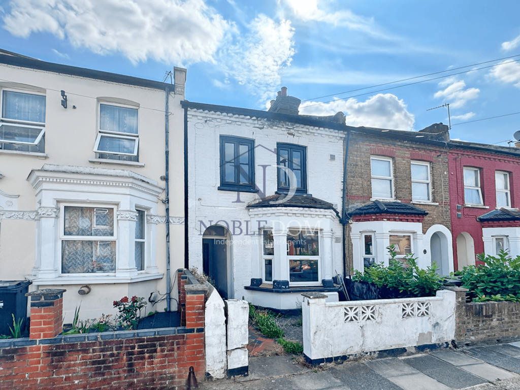2 bedroom terraced house in hounslow