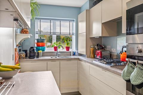 undefined, Waterfall Crescent, Crawley RH11