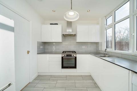 4 bedroom house to rent, Hervey Close, London N3
