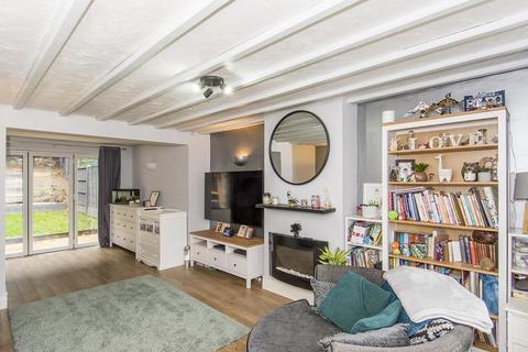 4 bedroom semi-detached house for sale, Faringdon Avenue, Lutterworth