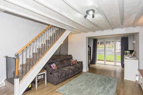 4 bedroom semi-detached house for sale, Faringdon Avenue, Lutterworth