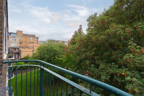 64 Tyneham Close, London, SW11 5XW