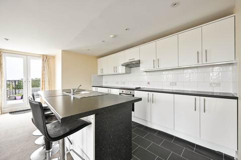 3 bedroom flat to rent, Robinson Road London, Colliers Wood, London, SW17