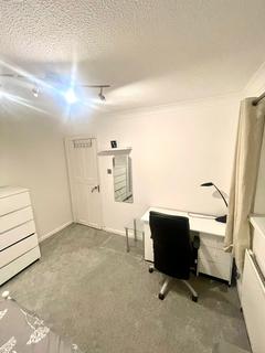 1 bedroom in a house share to rent, Banbury Road, London E17