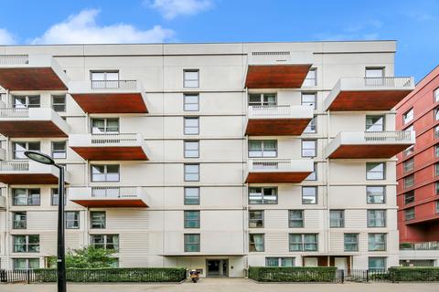 Logan Close, E20