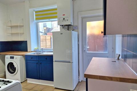 2 bedroom terraced house to rent, Holland Street, Bolton, BL1
