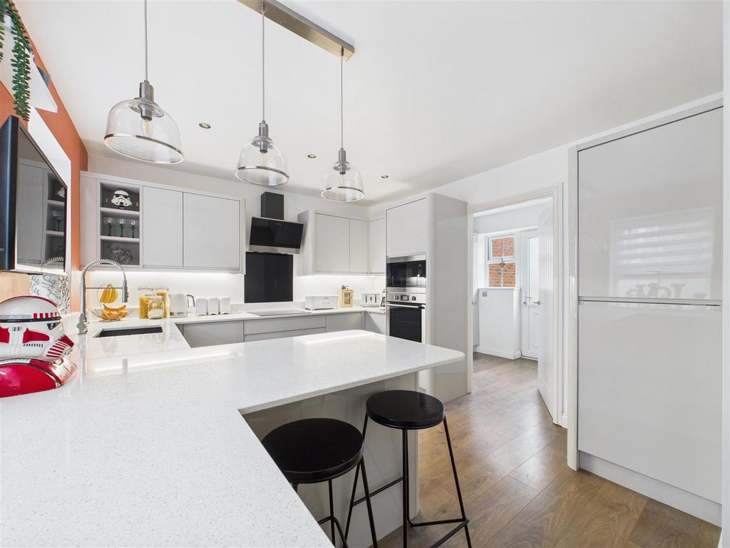 CAM03303 G0-PR0237-STILL027.jpg