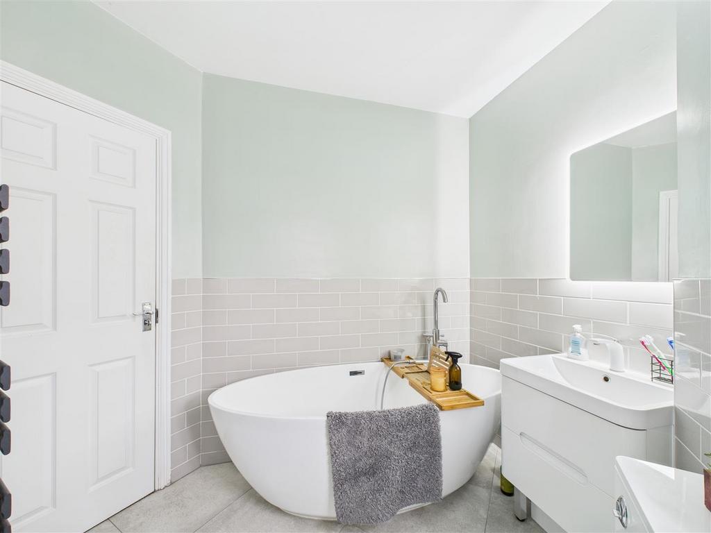 CAM03303 G0-PR0237-STILL008.jpg