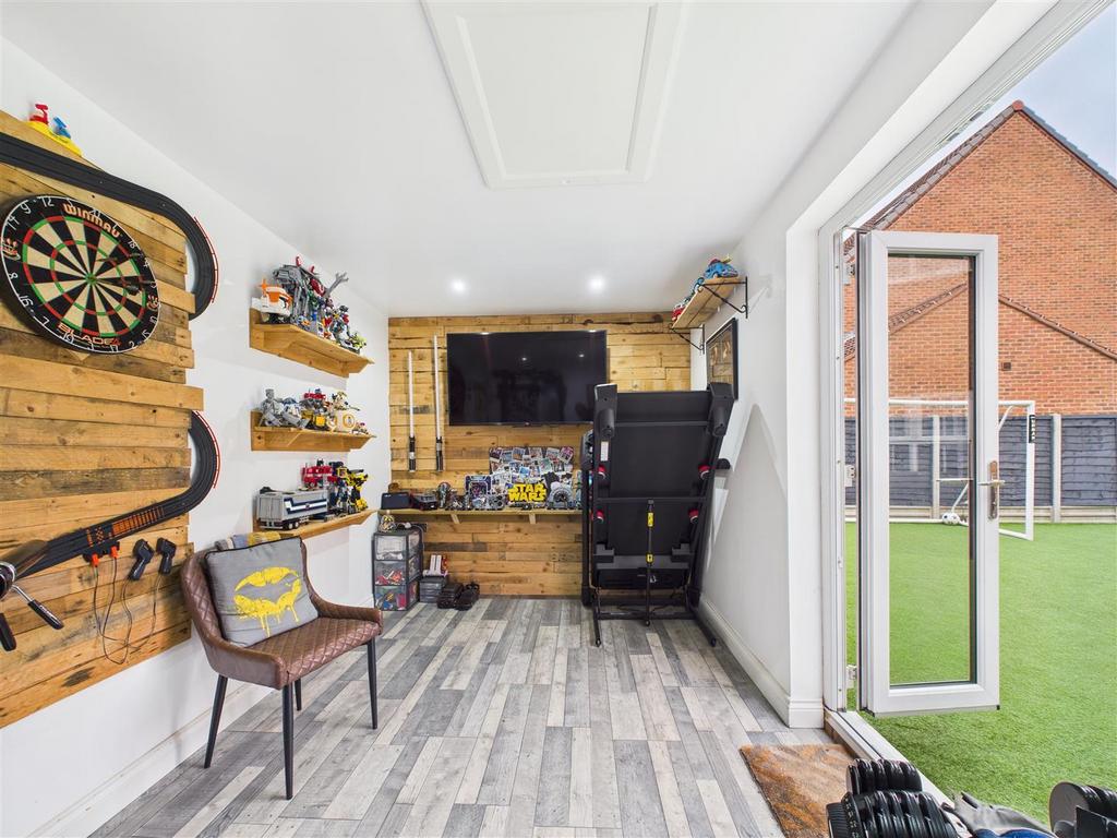 CAM03303 G0-PR0237-STILL017.jpg