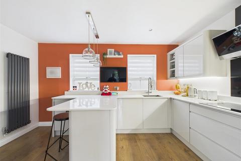 4 bedroom detached house for sale, Sandringham Road, Brough