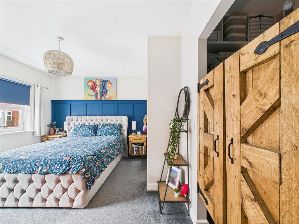 CAM03303 G0-PR0237-STILL010.jpg