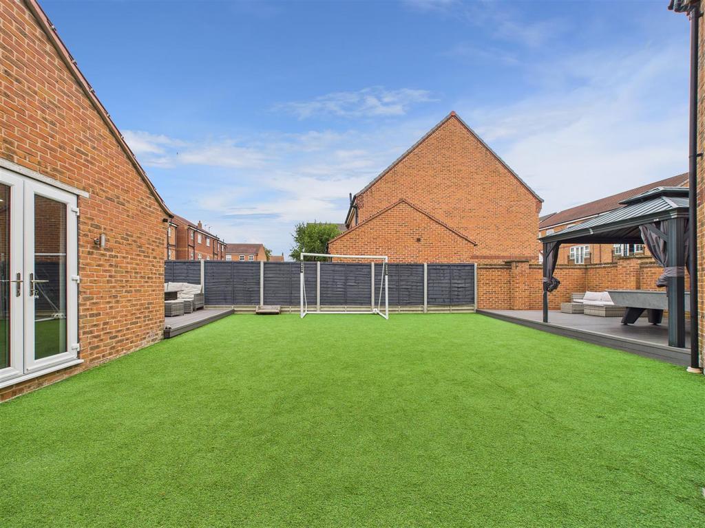 CAM03303 G0-PR0237-STILL022.jpg