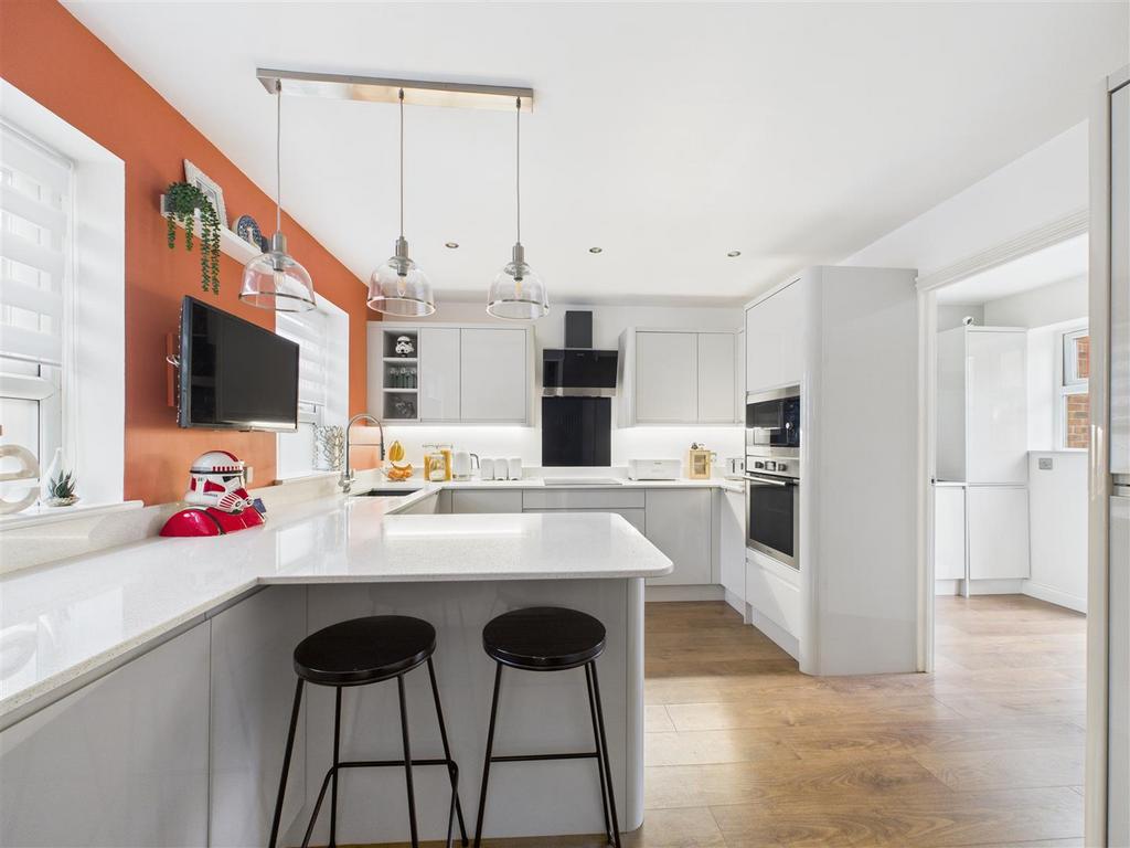 CAM03303 G0-PR0237-STILL023.jpg