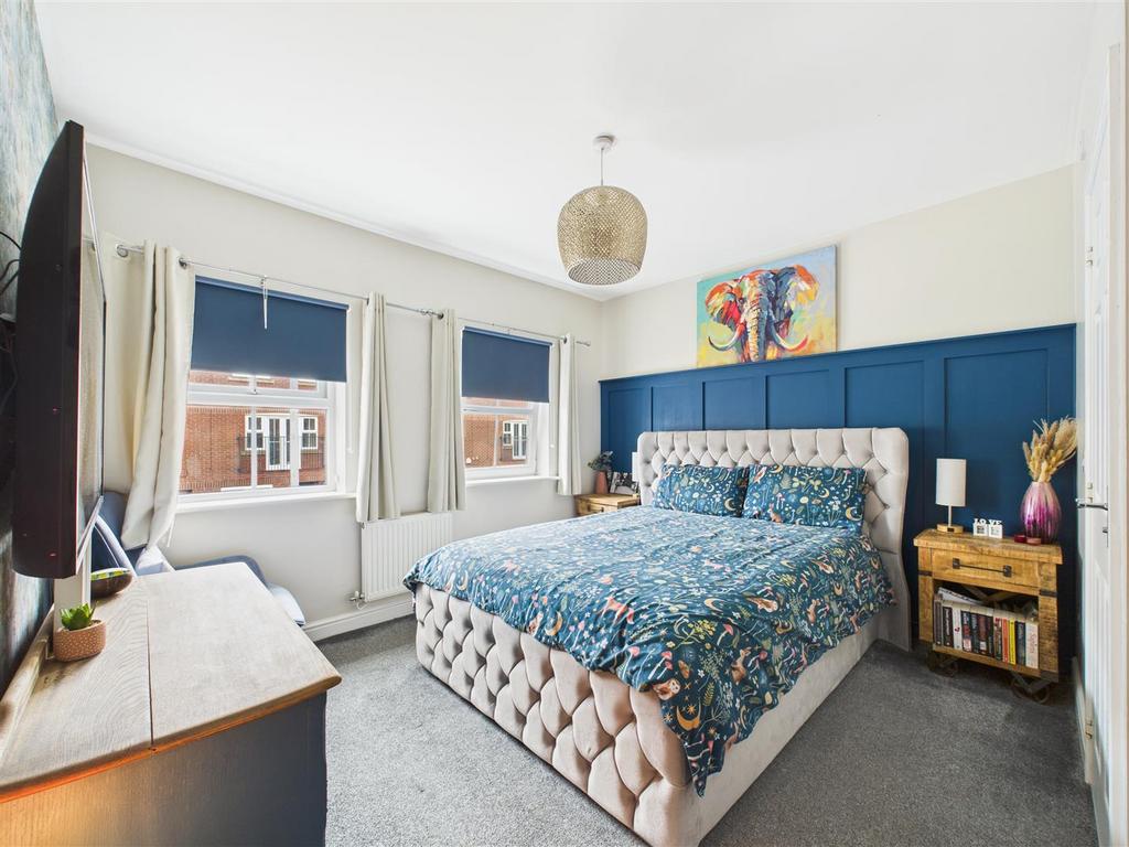 CAM03303 G0-PR0237-STILL009.jpg