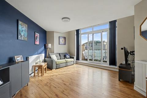 2 bedroom apartment for sale, Springhead Parkway, Northfleet, DA11
