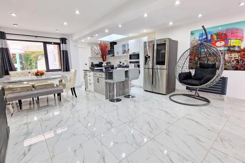 5 bedroom semi-detached house for sale, Barry Avenue, Bicester