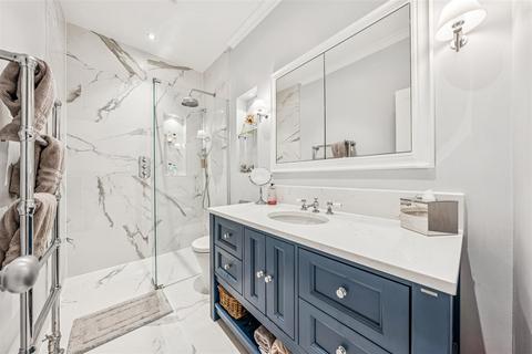 18 Alkerden Road, London, W4 2HP